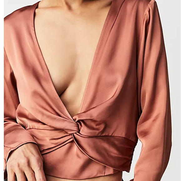 Free People Free People Mireya Top Faux Twist Front Low V Neck Size Medium $78 - Picture 2 of 3